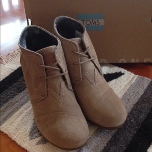 Toms "Desert" Wedge Bootie SZ 8.5